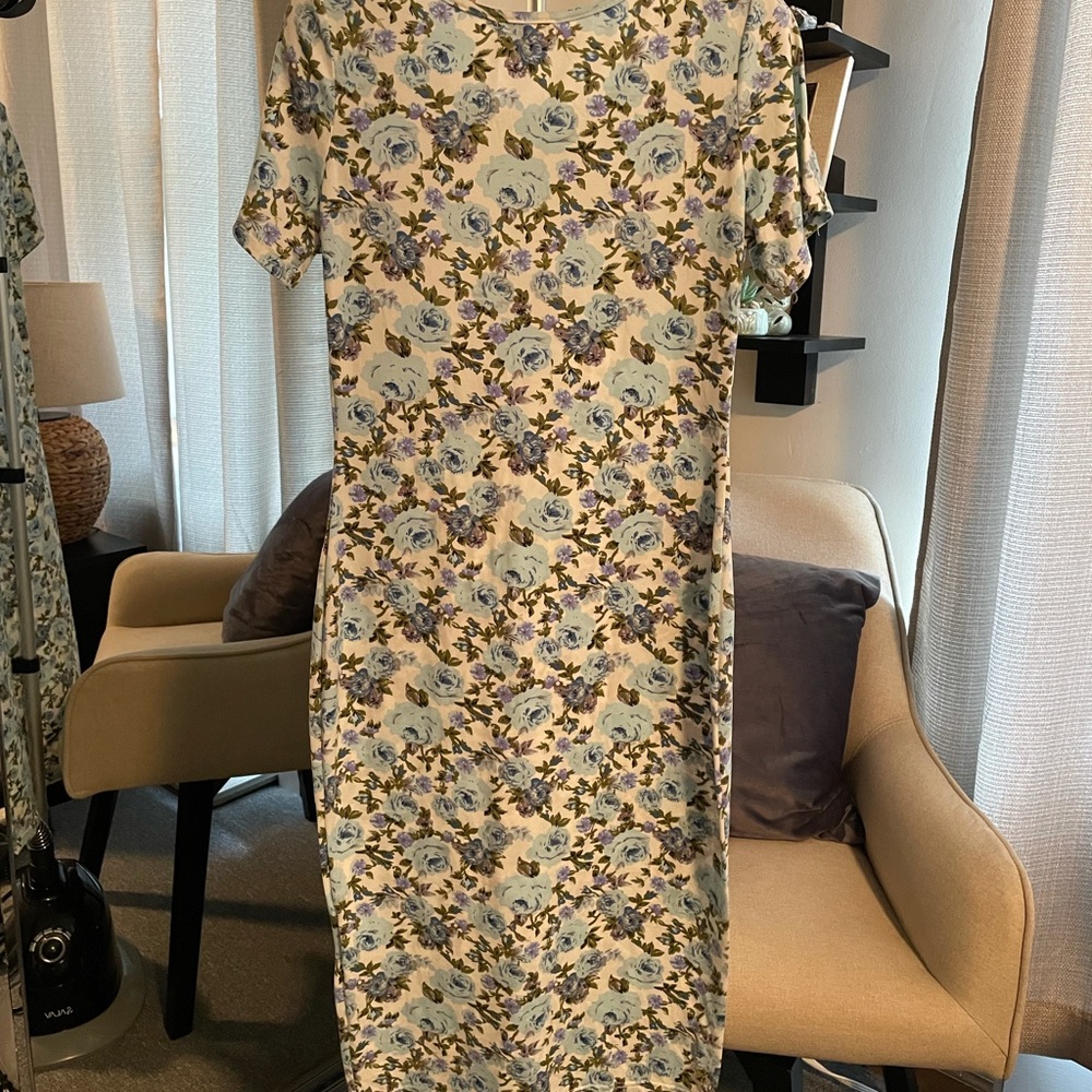 NEVER WORN - FLOWER DRESS